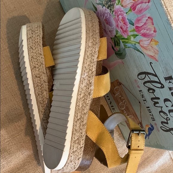 Universal Thread Wedge Sandals size 8-1/2 - Picture 6 of 6